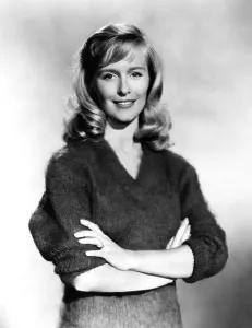 Images Dated 7th May 2009: THE WRECK OF THE MARY DEARE, Virginia McKenna, 1959