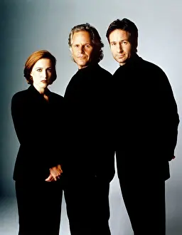 Anderson Prints: THE X-FILES, from left: Gillian Anderson, Chris Carter, David Duchovny, (1997), 1993-2018