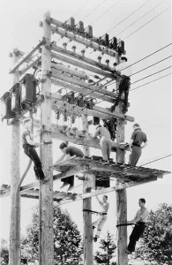 Images Dated 6th January 2009: Young men working on telephone poles in Maine